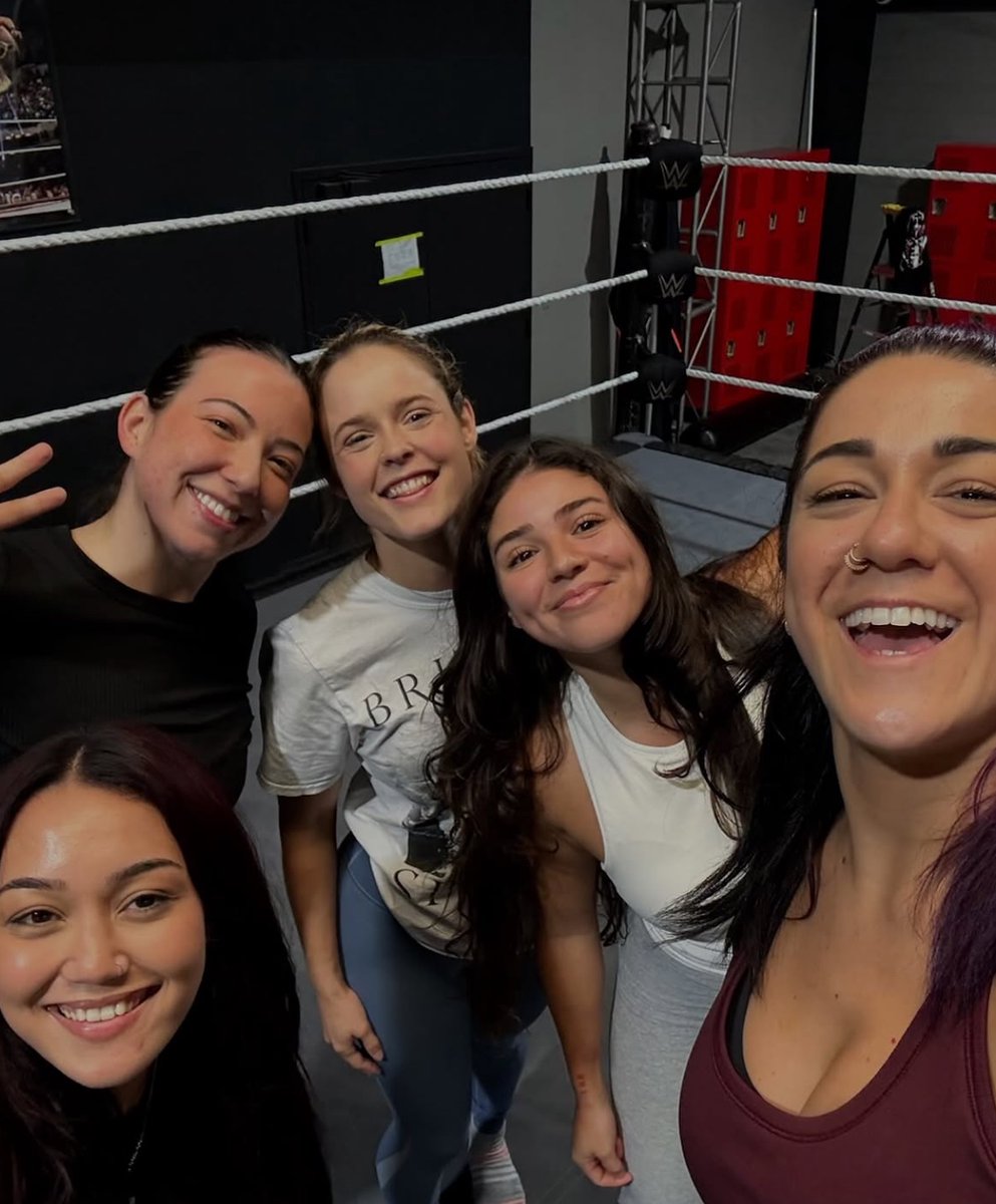 WrestlingWCC's tweet photo. Bayley, Roxanne Perez, Aalyah Mysterio, Sherilyn Guerrero, and Andi Summers at the WWE Performance Center 📍 https://t.co/d9vIxCSrWZ