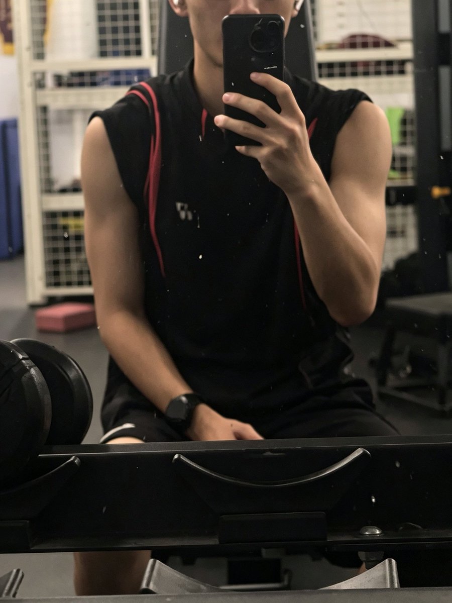 albert6cu8's tweet photo. 依旧午夜健身  #健身 #体育生 #gay #薄肌 #高中生 https://t.co/XU0nuDglzQ