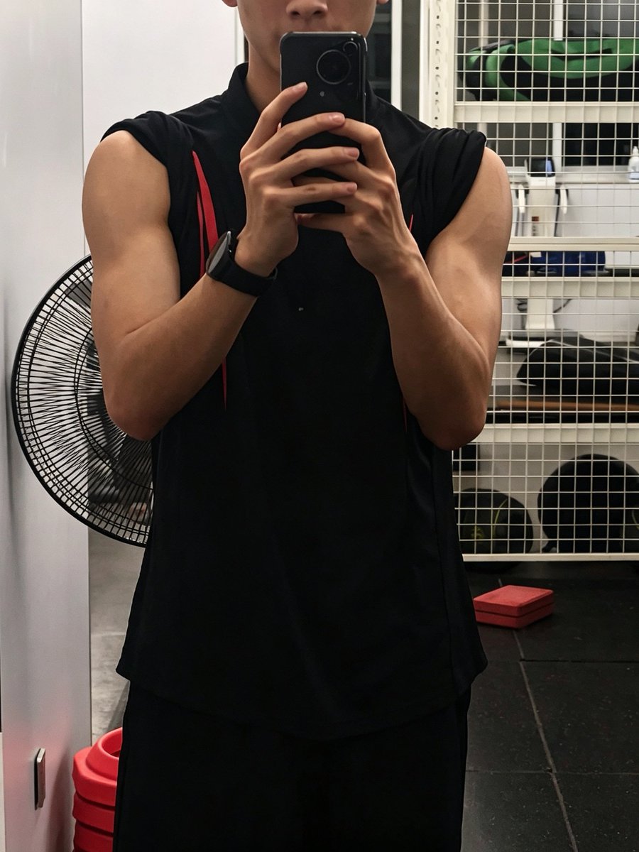 albert6cu8's tweet photo. 依旧午夜健身  #健身 #体育生 #gay #薄肌 #高中生 https://t.co/XU0nuDglzQ