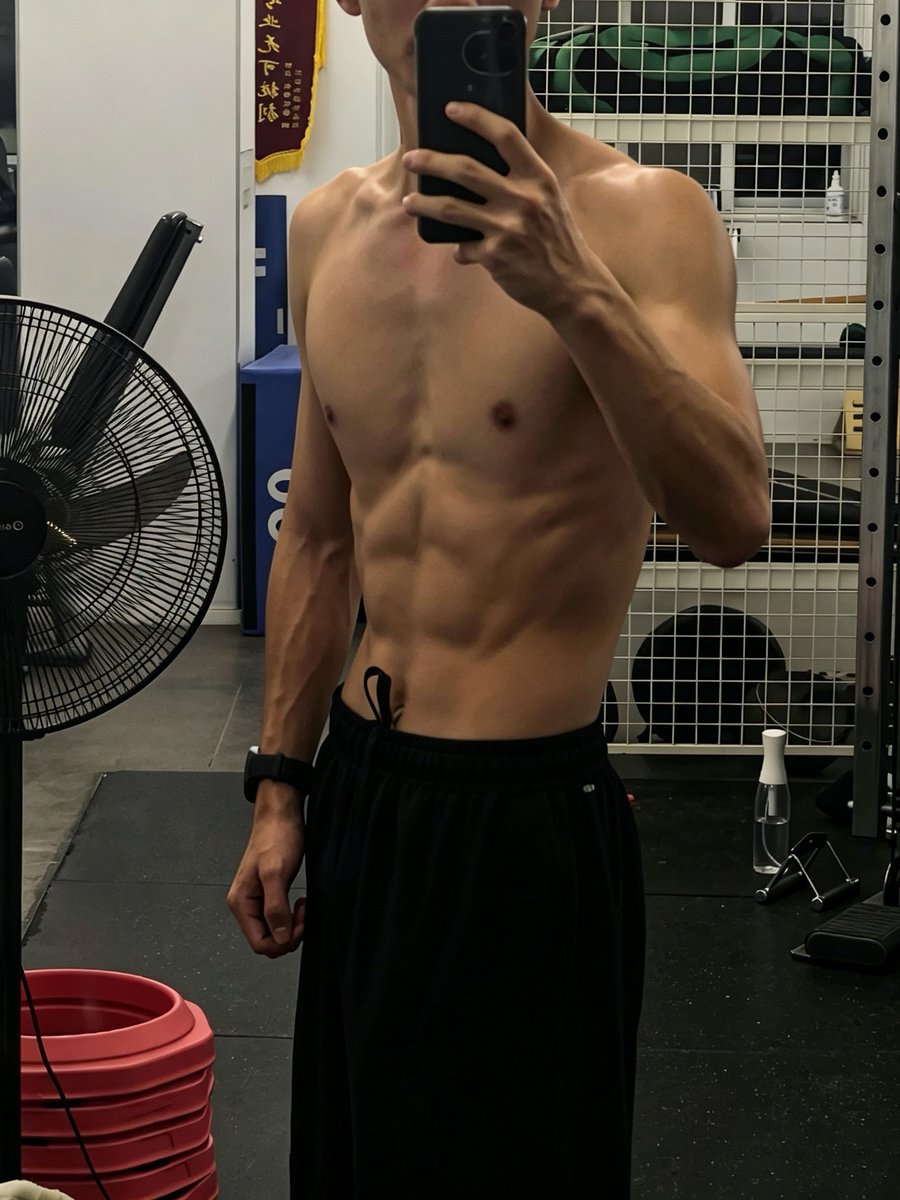 albert6cu8's tweet photo. 依旧午夜健身  #健身 #体育生 #gay #薄肌 #高中生 https://t.co/XU0nuDglzQ