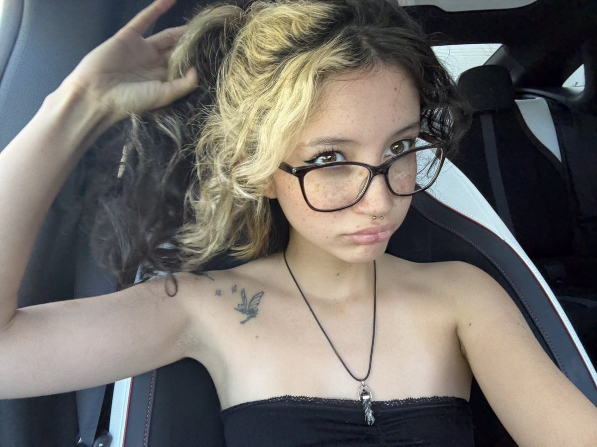 MissCleoGoddess's tweet photo. Heyyy future simps your new addiction is here I expect my new account to blow up QUICK chop chop 🖕🏼🖤

#findom #femdom #paypig https://t.co/pym016uzEU