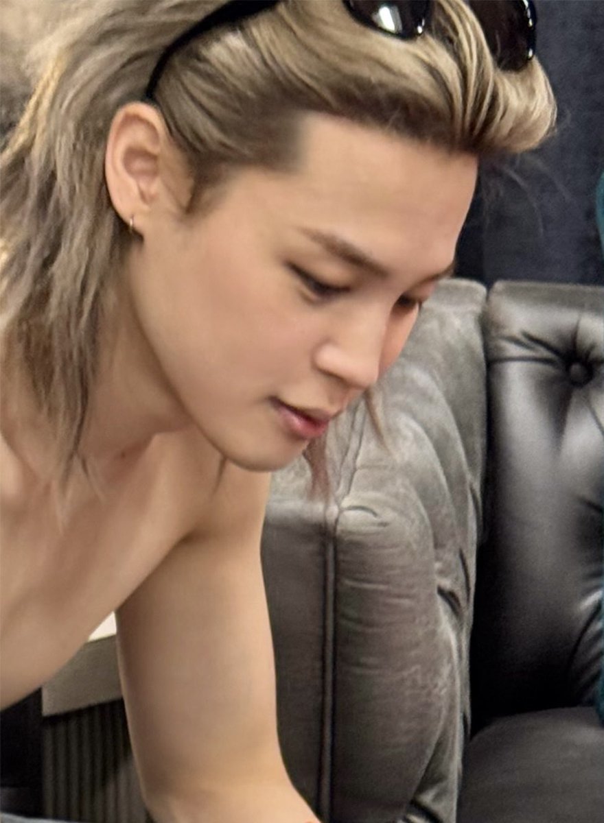 KoomisJax's tweet photo. Jimin looking like this might be my new obsession 😍 https://t.co/EyPI7YmfiE