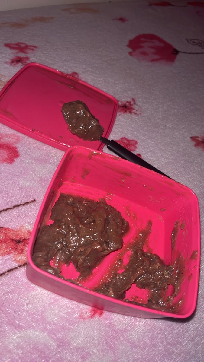 ninisrven's tweet photo. Brigadeiro de maconha vamo vê se eu fiz certo ou só desperdicei maconha https://t.co/ngq5uShrsT