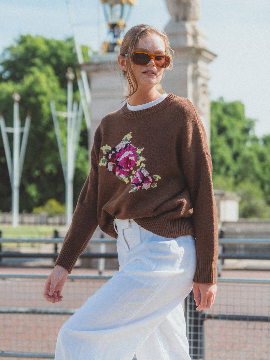 bsideshowroom's tweet photo. Les Tricots de Léa ✺ 

Jerséis amplios para llevar con una camiseta blanca debajo, con dibujos tejidos que ponen color sobre tonos tierra. Punto francés para todos los días.

✦ Disponible en B Side Showroom · Madrid

#LesTricotsDeLea #ShowroomMadrid https://t.co/Xt4v5DAdWS