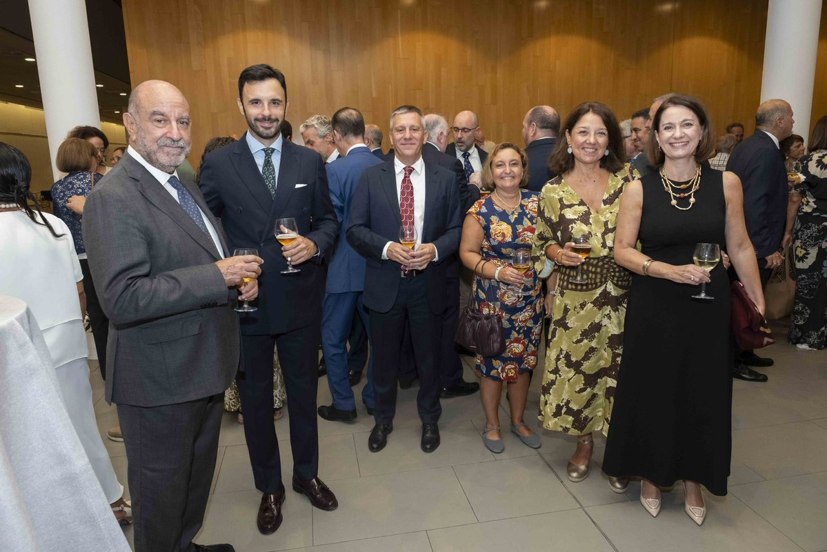 AmoryCaridad's tweet photo. ❤️‍🔥El pasado viernes, acompañamos a la @FundCorinto en la gala por la celebración de su XV aniversario.

Agradecemos su labor y compromiso, y ponemos en manos del Señor a sus voluntarios y colaboradores para que continúen sirviendo de ayuda para aquellos que lo necesitan.

#CofradíasMLG