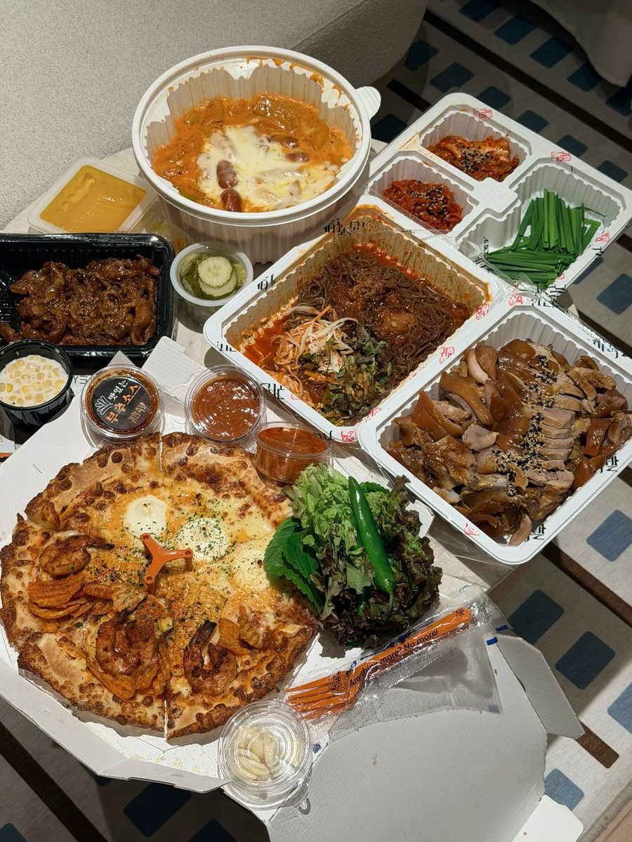 VVVROE's tweet photo. 继续美食😍😍 https://t.co/wWpvYNy5J7