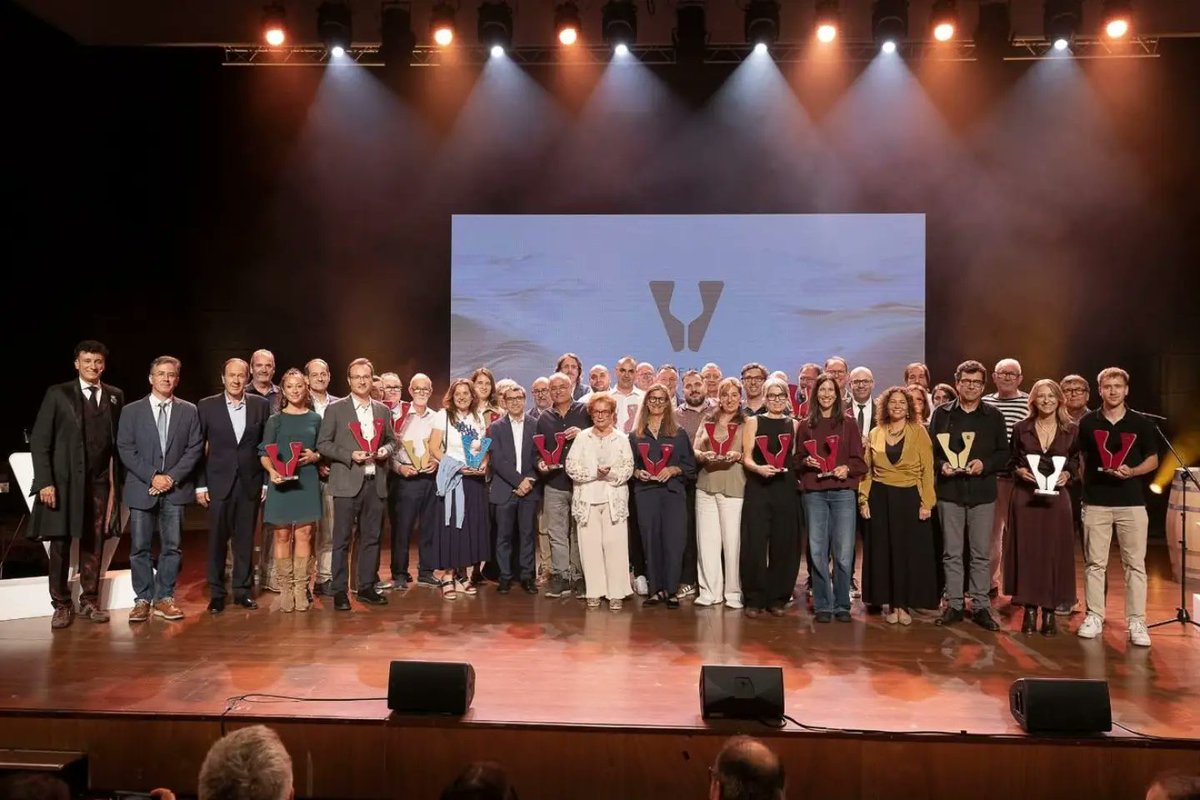 Promo_Economica's tweet photo. 🍷Els vins lleidatans brillen als Premis Vinari 2026 amb cinc medalles i el guardó al millor vi català

👉El Tros del Tossal 2023, de Cérvoles Celler, obté el màxim reconeixement del certamen

🔗Llegeix la notícia: https://t.co/ZXXNU6xWPn

📷Fotografies: Jordi Play https://t.co/exZ6uSJmYf