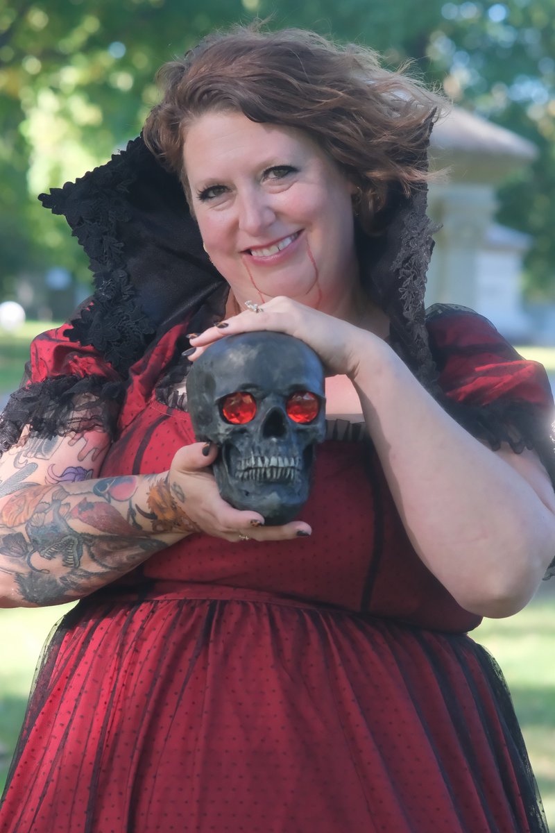 antheminmyheart's tweet photo. Rare look into an unedited work :) I love this photo

📸: Oct. 4, 2026

#photography #photographer #unedited #uneditedphoto #uneditedphotography #fuji #fujiphotography #fujiphotographer #xt50 #daytonohio #springfieldohio #cemetery #graveyard #vampire #halloween https://t.co/uU7sdvy6D2