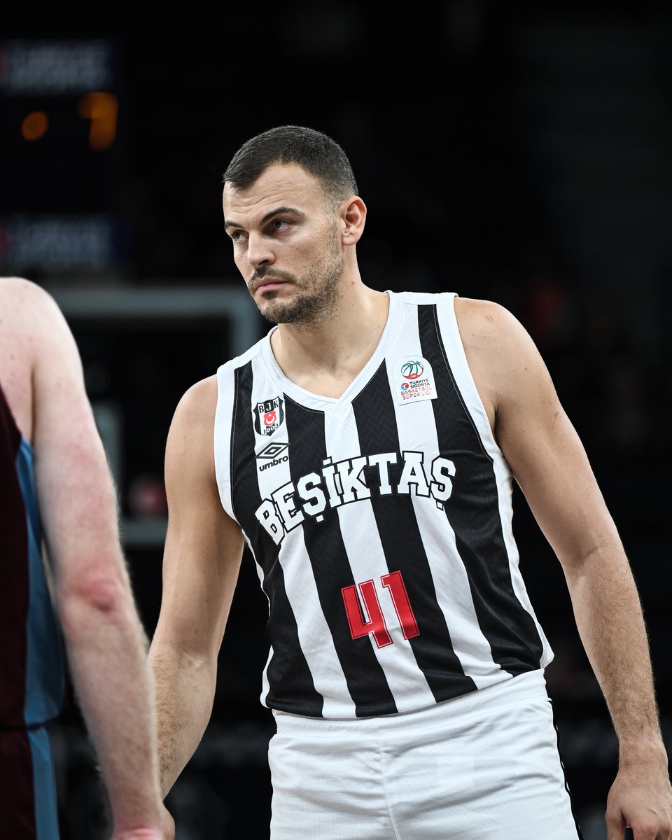 BJK_Basketbol's tweet photo. WIN https://t.co/4trc3ubyIZ