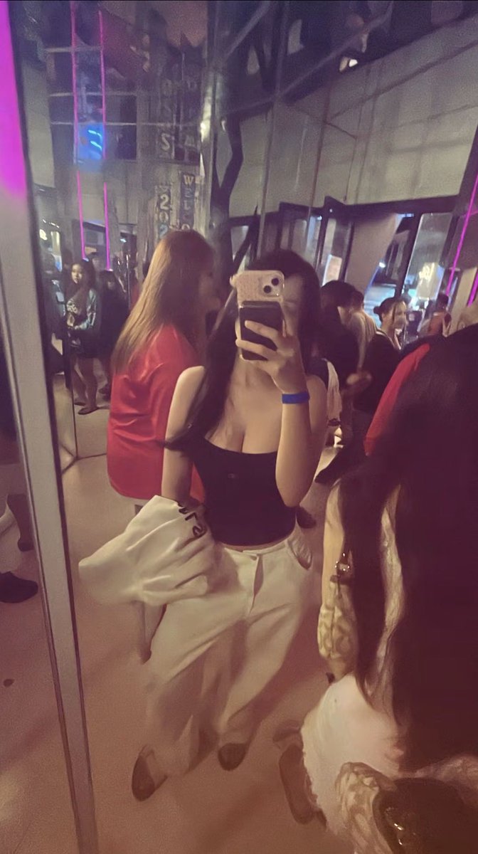 Msdjm7's tweet photo. ภูมิใจนำเสนอกะหรี่เซย่า ขาวพอสู้อ๊ะอายได้เลยอีนี้เนี้ย นมใหญ่สัสๆจริงๆกูว่าใหญ่กว่าอ๊ะอายอีกนะ อยากวางยาสลบมันละแก้ผ้าละถ่ายเก็บไว้ในเครื่องแล้วเรียกคนป่ามารุมเย็ดหีฟิตๆของมันจนในท้องมันมีแต่น้ำเชื้อของใครก็ไม่รู้
#วิจารณ์ #วิจารณ์เสียว #วิจารณ์หยาบ #วิจารณ์เถื่อน #เสียว #เงี่ยน https://t.co/JlpB5wPwRD