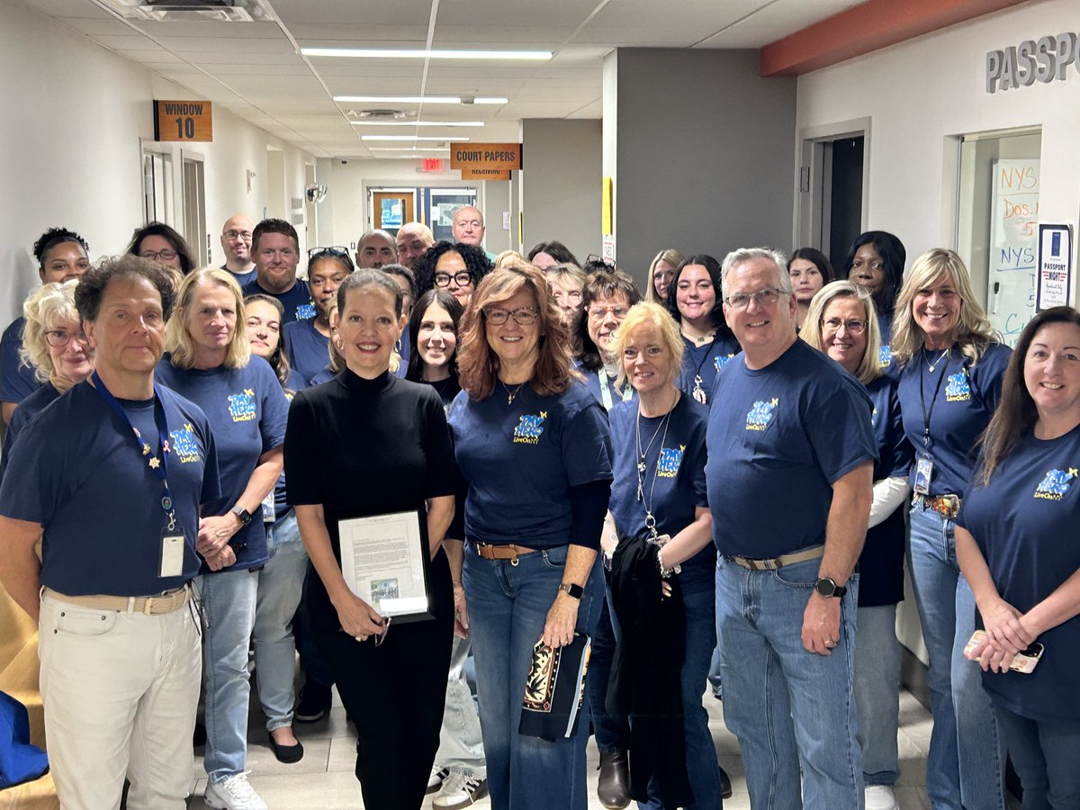 LiveOnNewYork's tweet photo. Alongside Jeanne Shields, we visited Orange County, Peekskill, and Putnam County @nysdmv teams to thank the incredible staff who help New Yorkers check "Yes" with @DonateLifeNYS every day.

Register your decision in 2 minutes: https://t.co/3L38v0p6AB

#LiveOnNY #CheckYes https://t.co/YDrBmXn8PY