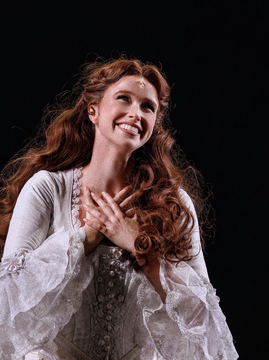 Iesnereides's tweet photo. ᅠ 
@𝐋𝐨𝐧𝐝𝐨𝐧𝐓𝐡𝐞𝐚𝐭𝐫𝐞
Congratulations to Ellie Grimes, who made her debut tonight as Christine Daaé. Joined on stage by Henry Ashford, Ellie received her first standing ovation alongside her castmates and crew. A very special beginning.✨
ᅠ https://t.co/zZwgbuecd8
