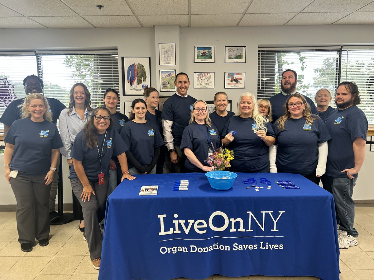 LiveOnNewYork's tweet photo. Alongside Jeanne Shields, we visited Orange County, Peekskill, and Putnam County @nysdmv teams to thank the incredible staff who help New Yorkers check "Yes" with @DonateLifeNYS every day.

Register your decision in 2 minutes: https://t.co/3L38v0p6AB

#LiveOnNY #CheckYes https://t.co/YDrBmXn8PY