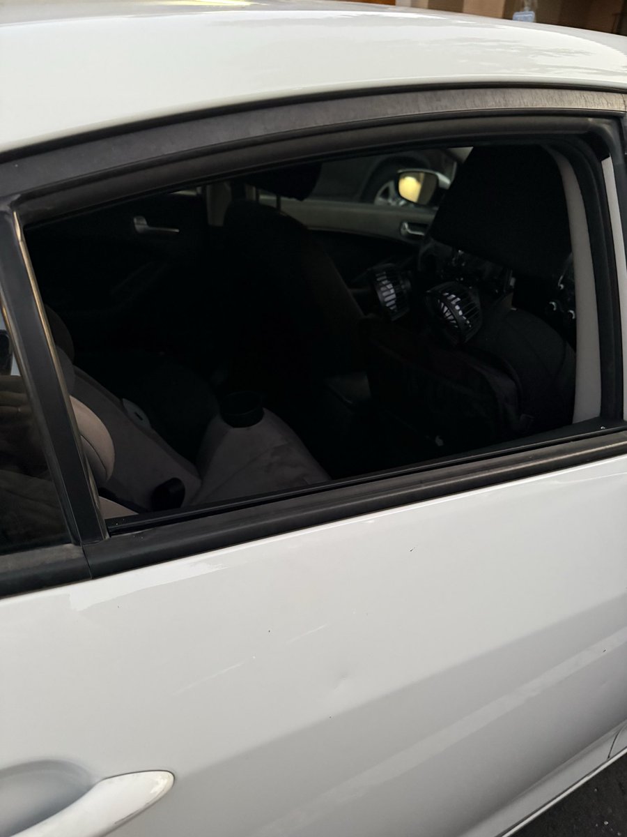 ayyyokayla's tweet photo. Started my week off by having my car get broken into and almost stolen.. love that for me https://t.co/6TXAh2gn8R