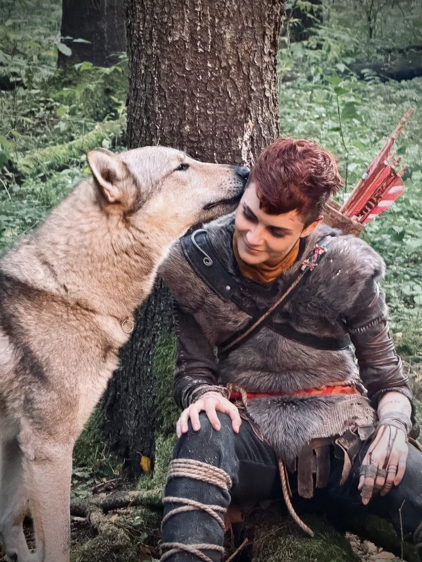 EdvardSpells's tweet photo. God of War Atreus and wolf cosplay 

A few behind the scenes photos from the photoshoot with @manulysart as Freya. Too bad we didn’t audition for the God of War series 😅 https://t.co/rvILY5dFPu