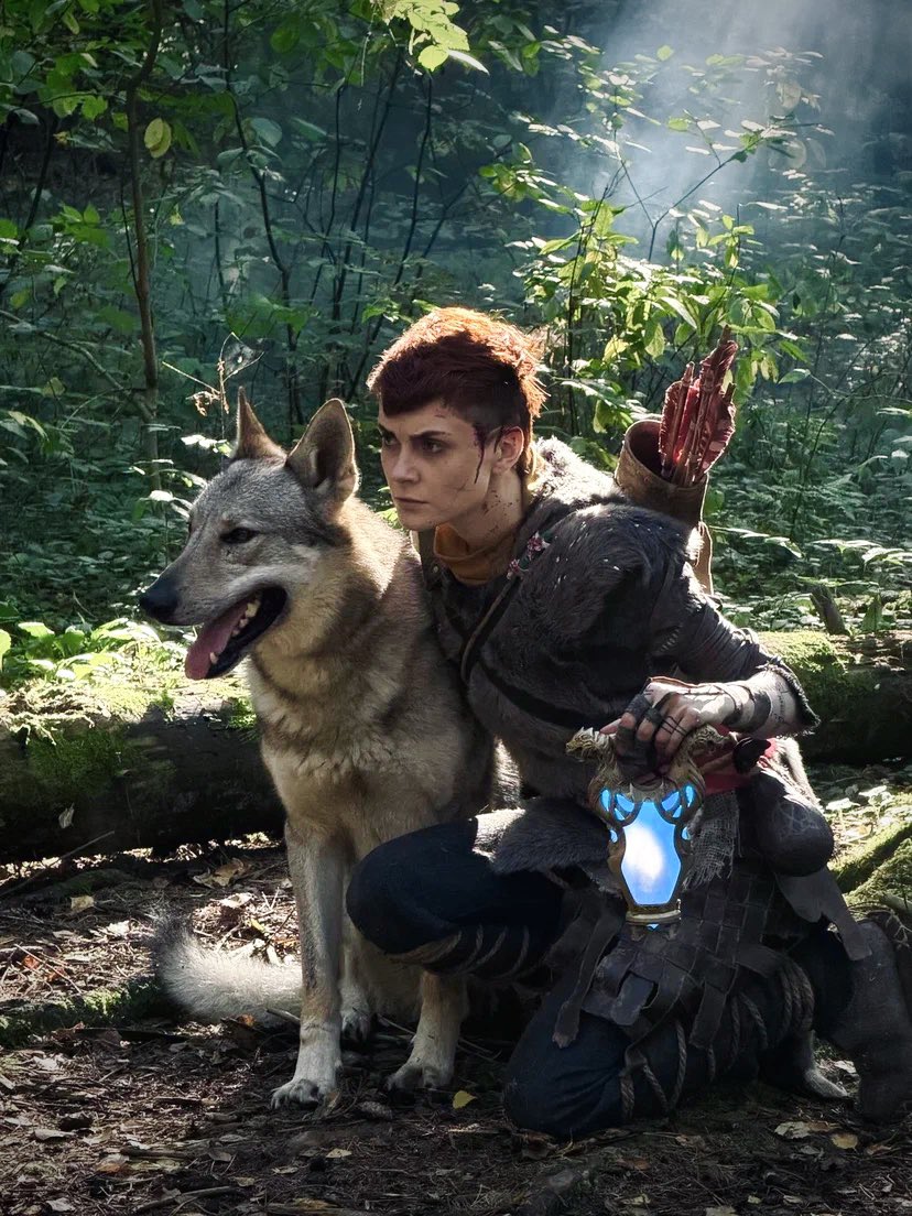 EdvardSpells's tweet photo. God of War Atreus and wolf cosplay 

A few behind the scenes photos from the photoshoot with @manulysart as Freya. Too bad we didn’t audition for the God of War series 😅 https://t.co/rvILY5dFPu