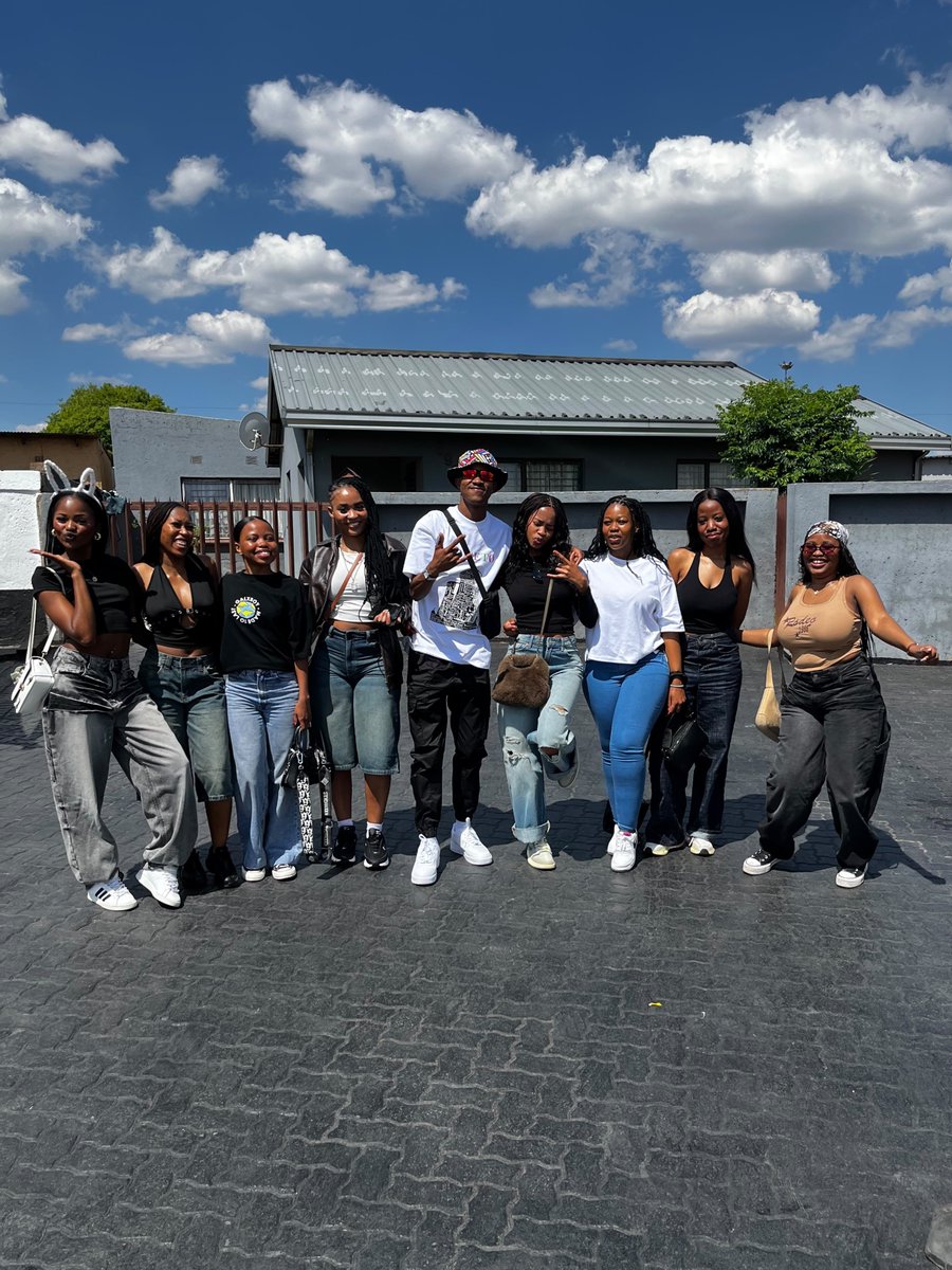 lesetsalekgau's tweet photo. Spring Fiesta! 🤟🏽✨️ https://t.co/jlUOR30wza