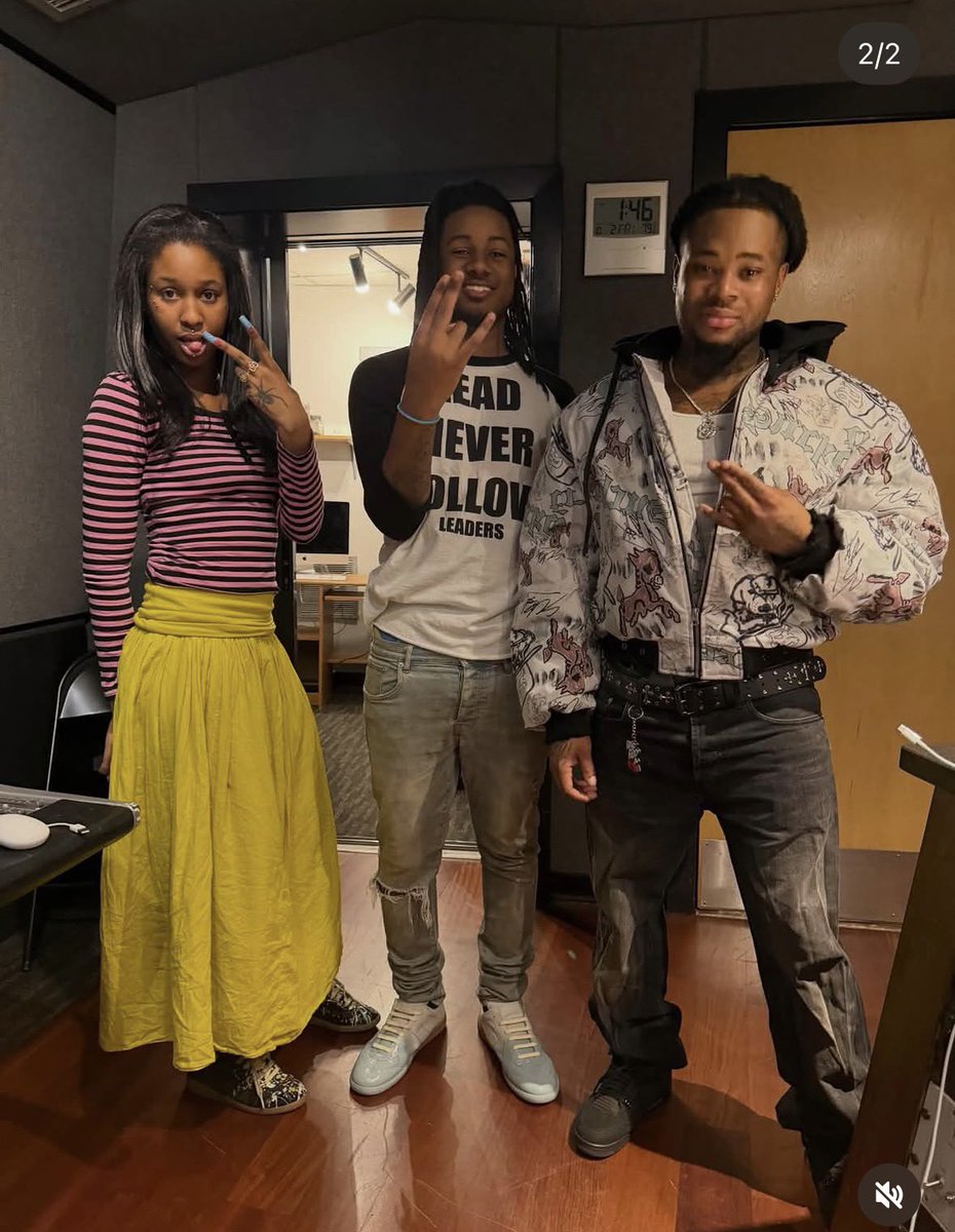 lilopiumboy's tweet photo. Rapper “Bby Kell” throws up FN in new pictures with NDO Dee https://t.co/T9Er3eTkFS
