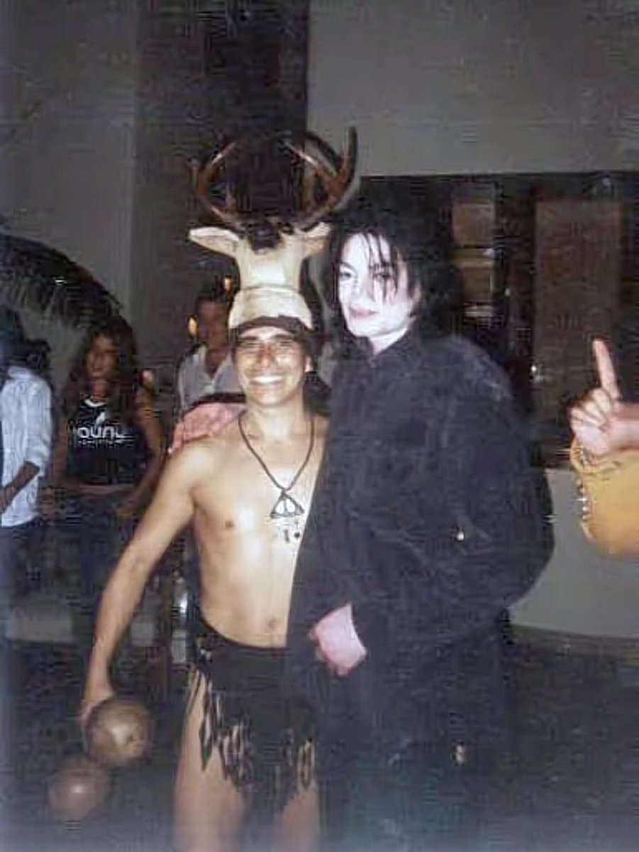 bambirenzo777's tweet photo. I just found these photos of Michael from his trip to Acapulco in 2003 that I had never seen before. https://t.co/HI1fQvp6wF