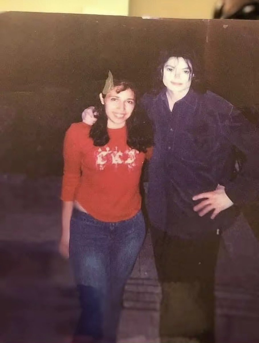 bambirenzo777's tweet photo. I just found these photos of Michael from his trip to Acapulco in 2003 that I had never seen before. https://t.co/HI1fQvp6wF