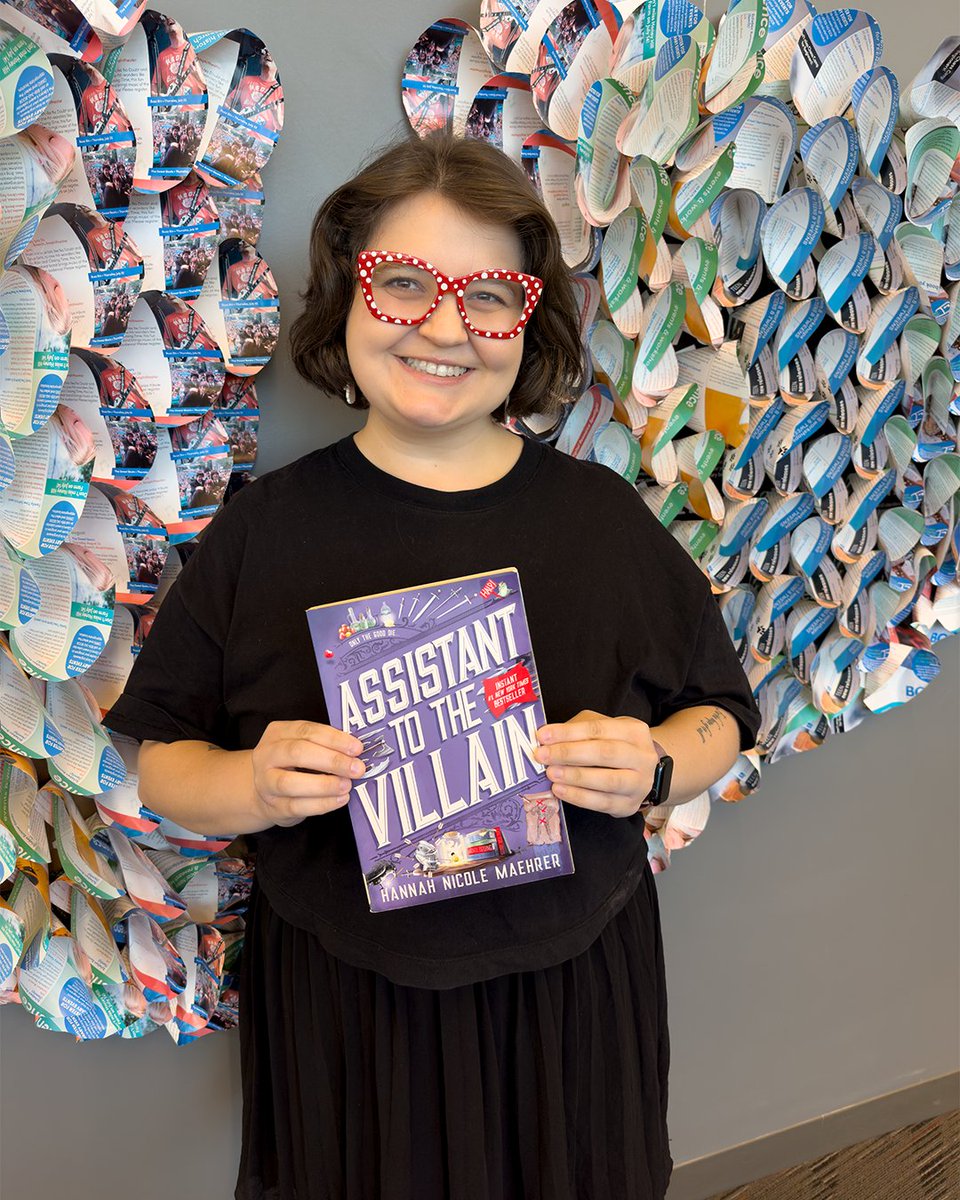 boonelibrary's tweet photo. Staff Pick
📚 Adrianna recommends: "Assistant to the Villain" by Hannah Nicole Maehrer
💬 "This book is the perfect mix of fairytale, comedy and romance! It feels like you're reading a workplace sitcom...if that workplace also had dragons and a slow burn love story." https://t.co/KsuSYf6AEl