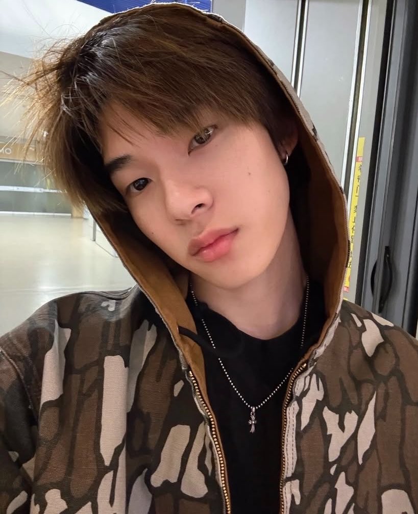 qteeblue's tweet photo. hoodie ✅ https://t.co/8iI2hMFwwz