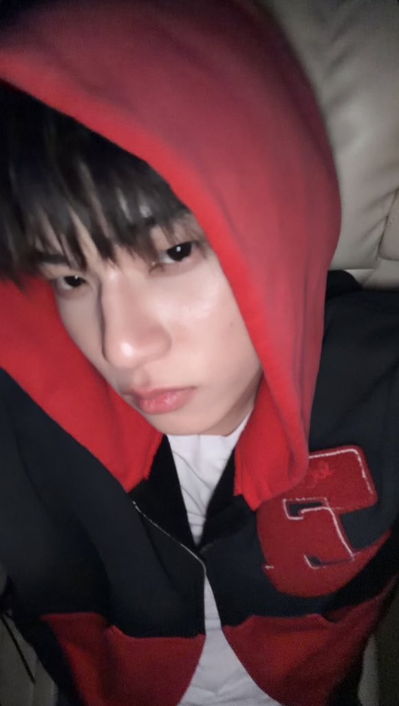 qteeblue's tweet photo. hoodie ✅ https://t.co/8iI2hMFwwz