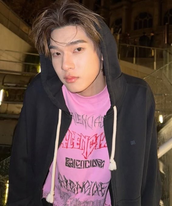 qteeblue's tweet photo. hoodie ✅ https://t.co/8iI2hMFwwz