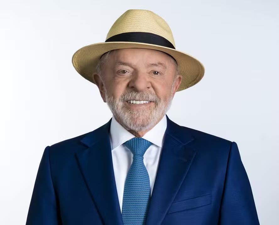 stagepopbr's tweet photo. Contas de brasileiros que produzem conteúdo em inglês se unem para ajudar na divulgação de projetos voltados à reeleição de Lula no segundo turno, com apoio da equipe do atual presidente. https://t.co/Q7ogLehIc3