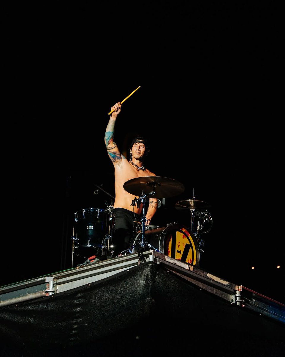 TOPUPDATERS's tweet photo. "Full send for @twentyonepilots 🔥 " via aclfestival on Instagram https://t.co/a2W3GeTKV4