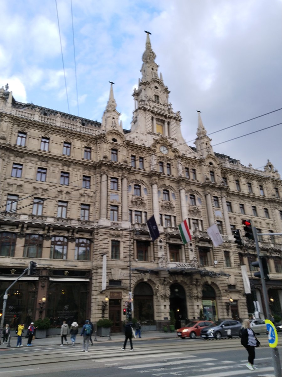 BorkaSzekely's tweet photo. ikinci çocuğum doğduğunda yaşadım bu olayı. Tam kabustu. @drbetulsayan Budapeşte'yi gezmek için geldiğinde şehri gezdirecek Türkçe bilen uzman olarak beni önermişler. Fatma hanımın oteli önünde hazır bulunduk 9'da başlayacak şehir turu için 10:20'de indi. 1 saat 20 dk bekledik👇 https://t.co/nXPI4gixCP