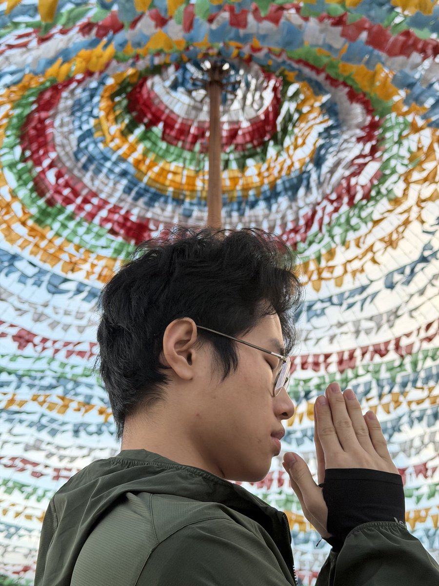 lain_Eugem's tweet photo. 第一次进gay圈，照片是高中毕业去云南旅行时拍的，原相机直出，可能不是很符合主流审美，但我自己很喜欢那个阶段真实、勇敢的状态
底线：拒绝约，拒绝一夜情，拒绝任何线下面基
希望大家能温和交流，如果有愿意交个朋友的，欢迎在评论区聊聊，我有时间的话会认真回复的🌈

#男同性恋 #交友 #大一 #gay https://t.co/yhabnDHOq6