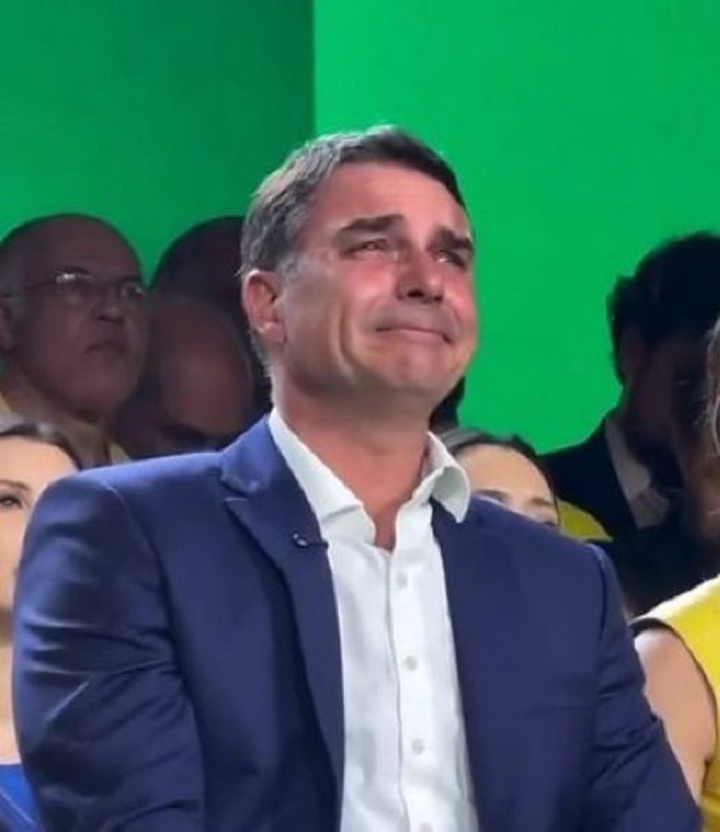 FernandoAmandi's tweet photo. BRAZIL: Flavio Bolsonaro, presidential candidate in Brazil’s election, gets emotional after a major win and setback for the communist alternative with Lula and his thugs. Latin America continues to oust leftist regimes to restore freedom, prosperity and security. On to victory in the runoff! 🇧🇷