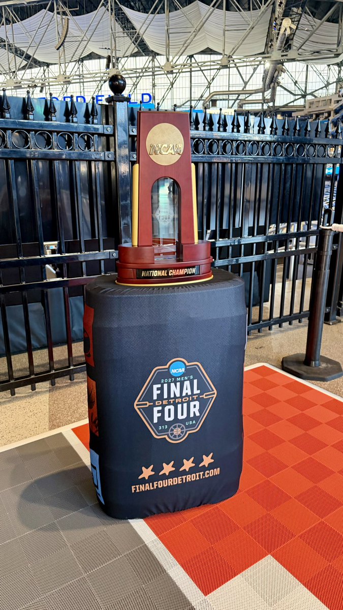 fordfield's tweet photo. When you realize we’re less than 6 months from @MFinalFour starting right here in Detroit 🏀 https://t.co/J1JYg9J8bL