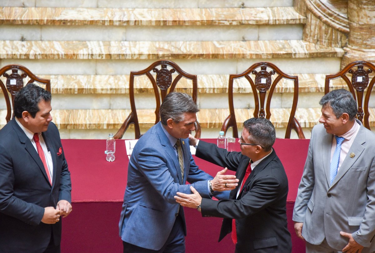 Rodrigo_PazP's tweet photo. Mi reconocimiento al Parlamento, que en horas difíciles tomó una decisión que devuelve credibilidad a la institucionalidad. Bolivia heredó una crisis económica y también una crisis de confianza en la justicia, y eso tiene que cambiar. El nuevo Fiscal General tiene cuatro desafíos: recuperar la institucionalidad y la credibilidad, garantizar la independencia del Ministerio Público y preparar su transformación profunda. Cuenta con el respaldo del Ejecutivo. Algunos anunciaban un octubre negro; octubre tiene que ser un mes de esperanza para todos los bolivianos. Son momentos difíciles, pero es nuestro momento. 🇧🇴