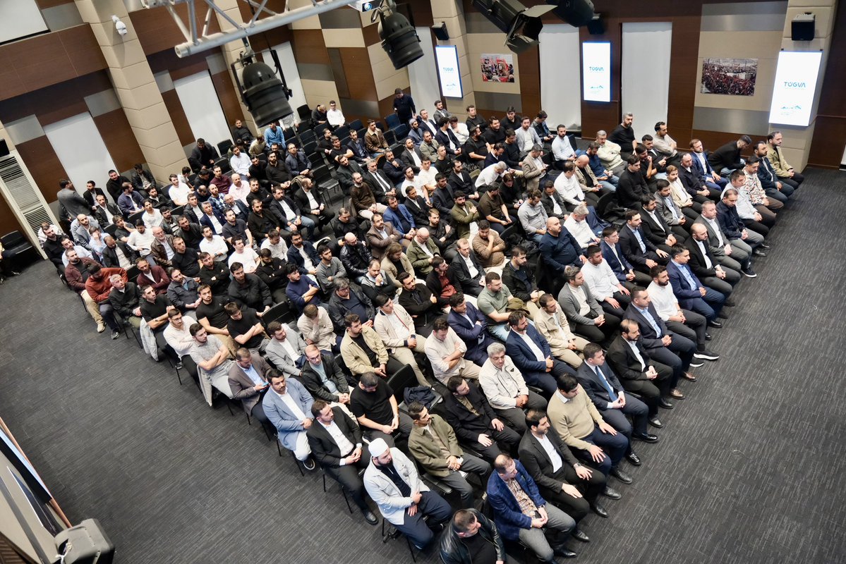 ibrahim_besinci's tweet photo. 📍TÜGVA Genel Merkez

Vakfımızın harcında alın teri, dününe emek verip bugünümüzü aydınlatan önceki dönem İstanbul il ve ilçe temsilcilerimizle bir araya geldik.

Geleceğe yürürken dünün tecrübesinden güç almaya, vefa bağlarımızı diri tutmaya devam ediyoruz.

#ÖncülerPlatformu https://t.co/miUlhVSMdp