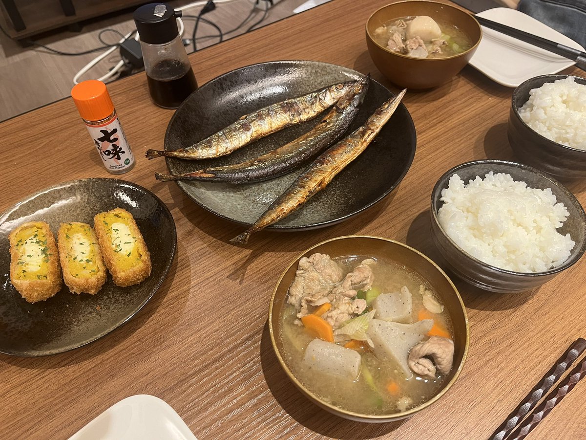 toward_kanata's tweet photo. リュウジの至高の豚汁
最高に美味しくて好き😋💕
今まで食べてきた豚汁の中で
一番美味いかも🥺
この季節はさんま×豚汁
最���です ��( ˘ω˘ )ゝ

#おうちごはん #リュウジ #至高の豚汁 https://t.co/dmgwcvc9Bq