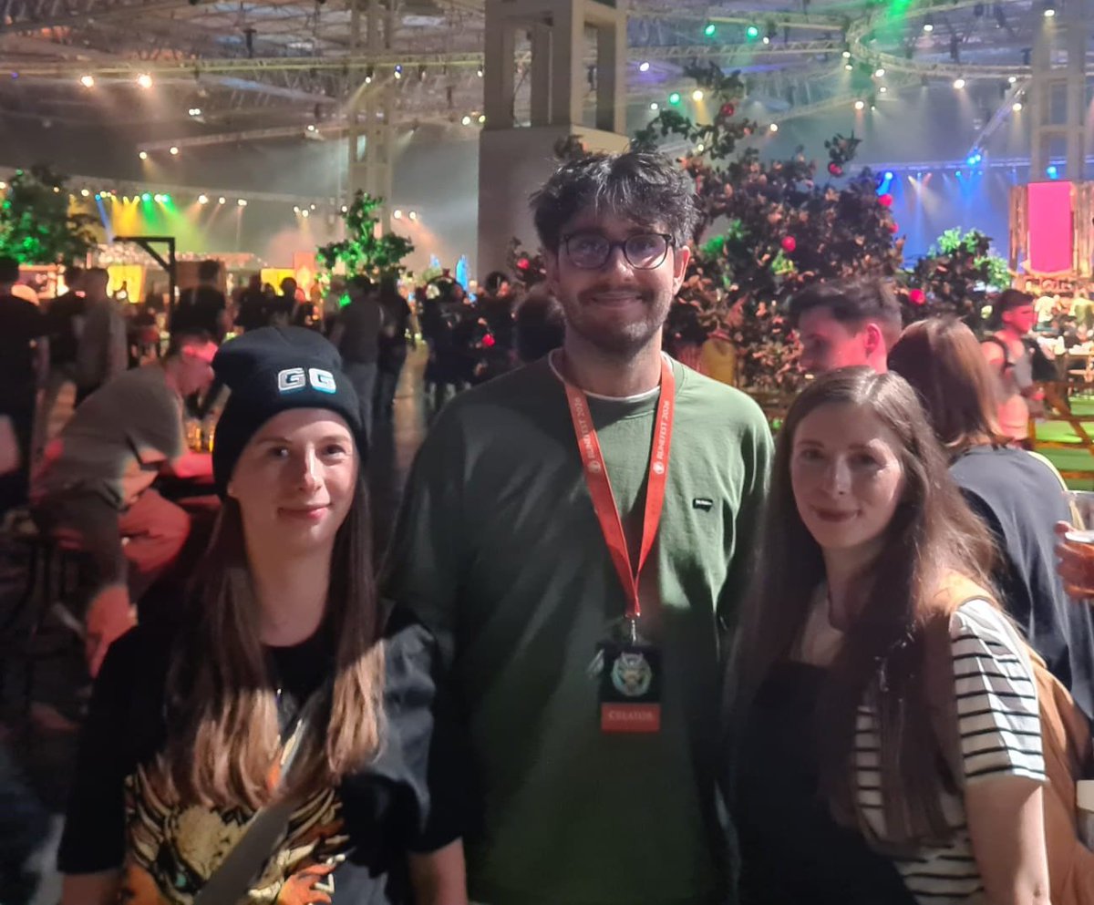 MissRichTeaa's tweet photo. RuneFest 2026 photo spam, was so nice to see everyone! 😊❤️ @MmorpgCP @DinoxxOsrs @SoupRS @alienfoodage https://t.co/hEHne61XLA