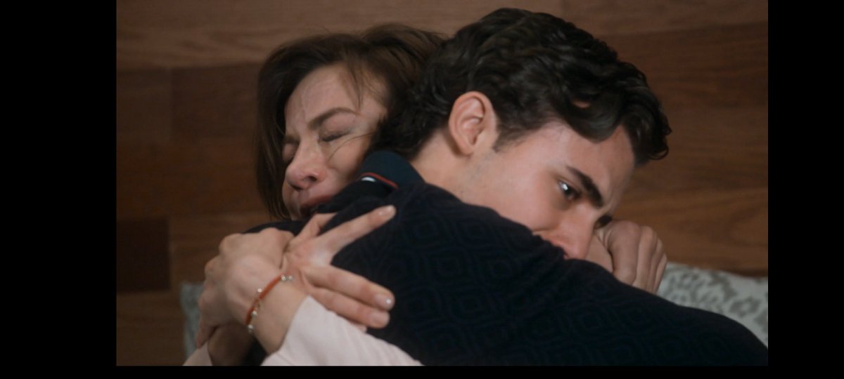 ph6868340's tweet photo. Te odio Damián! Cómo vas a dejarla así nada más!
Y ella se desahoga con su supuesta mejor amiga, La hija le echa la culpa de todo 😤 Él único que en verdad siempre la apoya es su hijo 
La amistad de Santiago y Raquel siempre ha sido la mejor 🥺❤️

#CaerEnTentación 
Capitulo 38 https://t.co/u3CvlCVarp