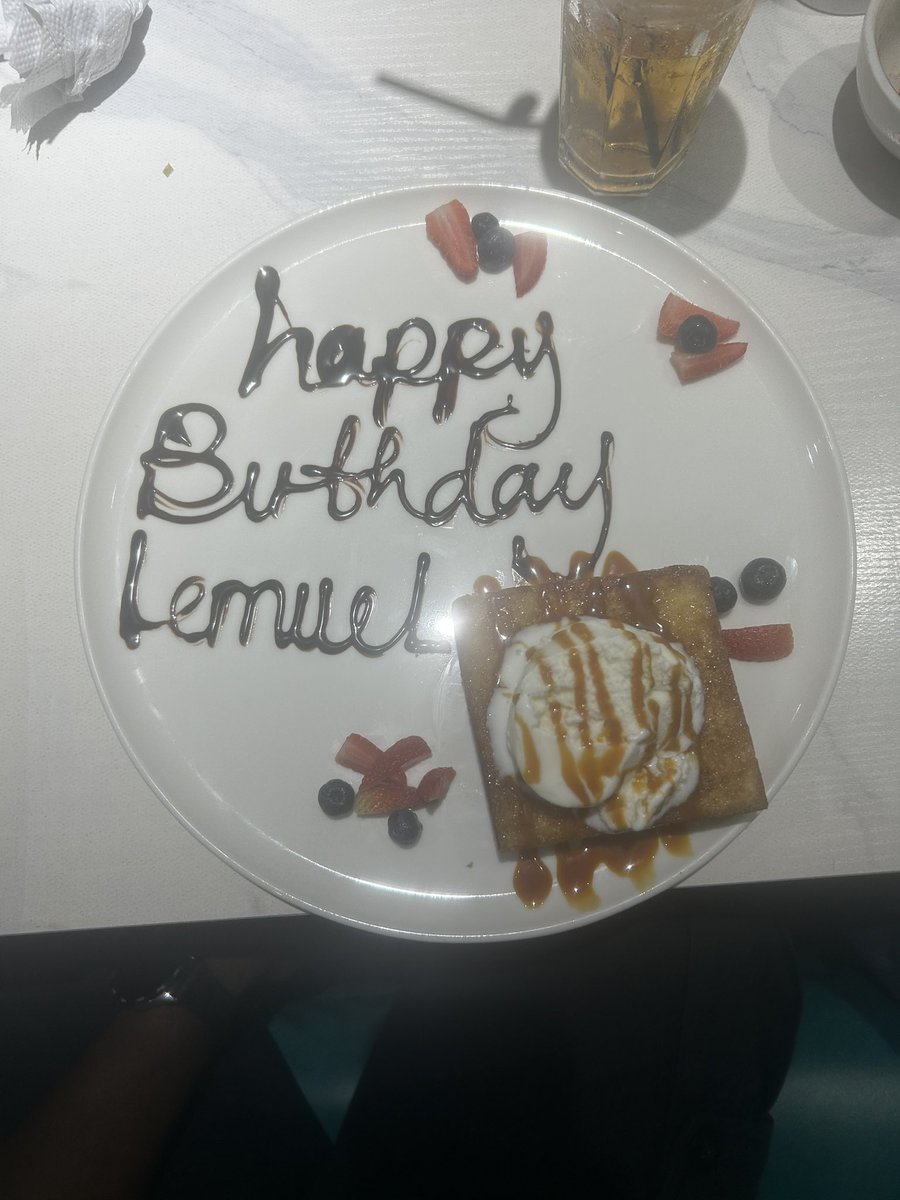 lemuel_dynasty's tweet photo. What a lovely day 🎂🎁 https://t.co/OJ7Aj7Wlc1