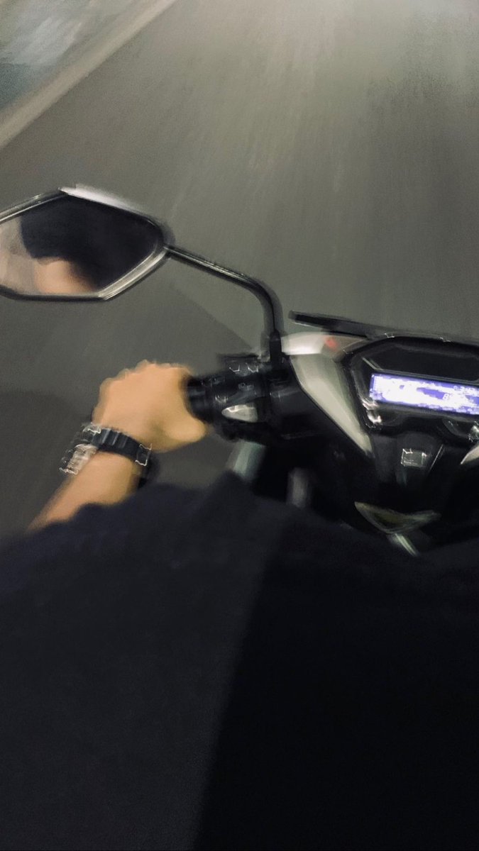 ilyofthealley's tweet photo. In another life, jam segini aku sama Jisok lagi gacoan date dan late night ride (or early morning ride) sambil muterin Sidoarjo. Tanpa wacana, pure dua pemuda gabut yang lagi kangen-kangenan padahal jarak kampus dia ke kampusku cuma satu kali ngeng dan hampir selalu ketemu 24/7.— https://t.co/9UQWfXUYkX