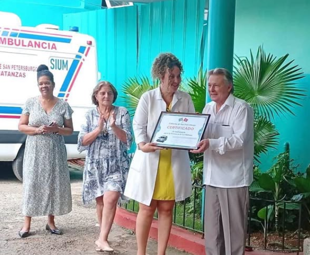 MINSAPCuba's tweet photo. 🇷🇺🤝🇨🇺Cuba recibe ambulancias donadas por San Petersburgo 
🚑3 ambulancias neonatales del SIUM, cedidas por San Petersburgo, llegan para fortalecer la salud materno-infantil en Santiago, Matanzas y La Habana. 

📍La entrega se realizó en el Hospital "Ramón González Coro". https://t.co/Fy3d0OtUJ7