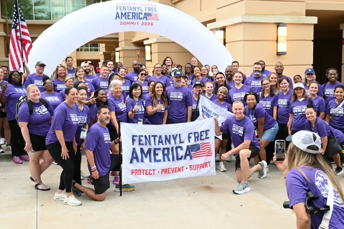 DEATAMPA's tweet photo. Fentanyl Free America Summit in Orlando kicked off with a Walk for Lives walk/run with law enforcement partners and community stakeholders nationwide to support the fight against fentanyl. @DEAHQ @TheJusticeDept @CADCA https://t.co/7kZbZROtf5
