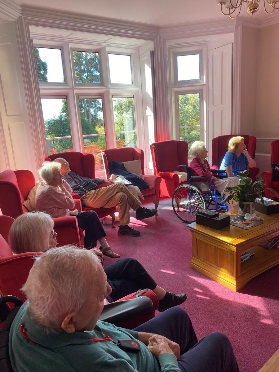 Bristolcarehome's tweet photo. ๐ธ A wonderful weekend at Glebe House! ๐ธ
Saturday afternoon was a real surprise as our residents got completely engrossed in an online quiz! ๐ป๐ง โค๏ธ
#GlebeHouse #CareHomeLife #CareHomeActivities #ResidentsActivities https://t.co/yjhbtJrsVh