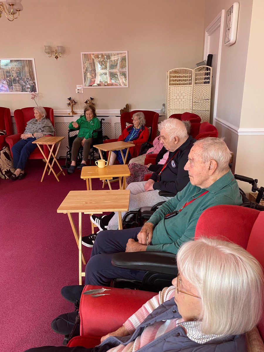 Bristolcarehome's tweet photo. ๐ธ A wonderful weekend at Glebe House! ๐ธ
Saturday afternoon was a real surprise as our residents got completely engrossed in an online quiz! ๐ป๐ง โค๏ธ
#GlebeHouse #CareHomeLife #CareHomeActivities #ResidentsActivities https://t.co/yjhbtJrsVh