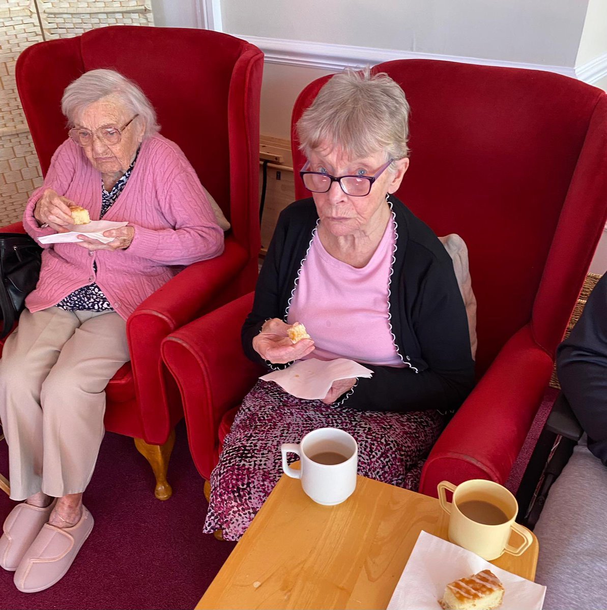 Bristolcarehome's tweet photo. ๐ธ A wonderful weekend at Glebe House! ๐ธ
Saturday afternoon was a real surprise as our residents got completely engrossed in an online quiz! ๐ป๐ง โค๏ธ
#GlebeHouse #CareHomeLife #CareHomeActivities #ResidentsActivities https://t.co/yjhbtJrsVh