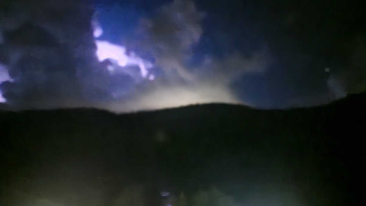JTURNER_042's tweet photo. @WX_Advisory I can see distant flashes now, but looks like they will miss me https://t.co/MBRYSrzNM1