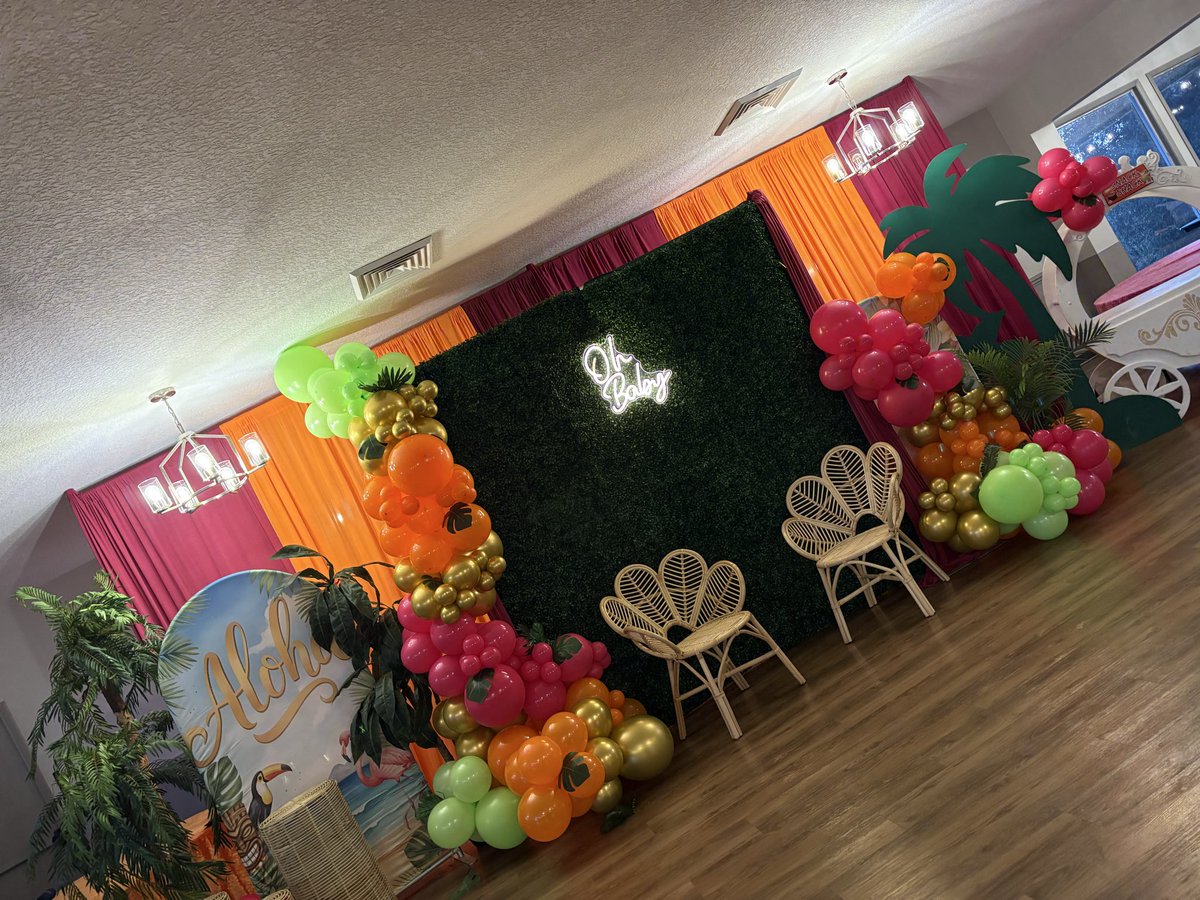 variixxx's tweet photo. ALOHA AULONI🌴🌺🍍🦩🧡🍍 https://t.co/dXRTWslJhu