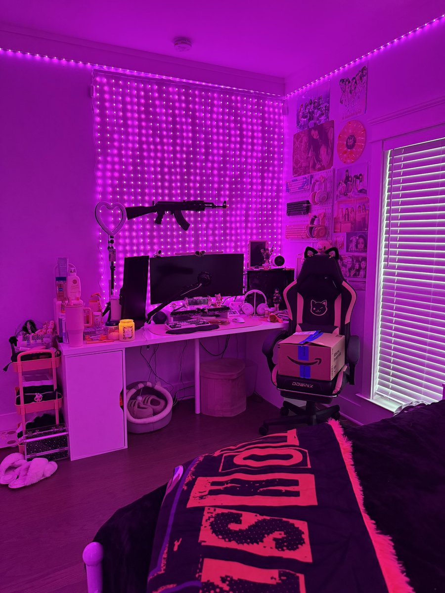 iamnotamene's tweet photo. addiecore exists and is within all of us https://t.co/S4bt0NVX4S