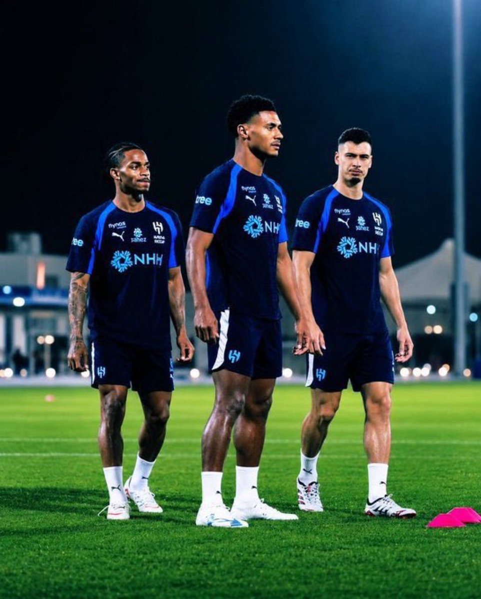 Ezel_HQ's tweet photo. بعيدا عن النهائي المشجع الاتحادي  لا يتمنى  ان تنتهي فترة التوقف خوفا من طائرات الهلال النفاثة
🌊🌊🌊🌊🌊🛩💙🤍💙🤍🤍 https://t.co/6wJYShLcMT